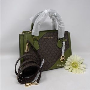Michael Kors Hope Medium Messenger